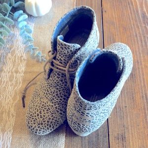 Nice toms leopard print wedges size 7 1/2